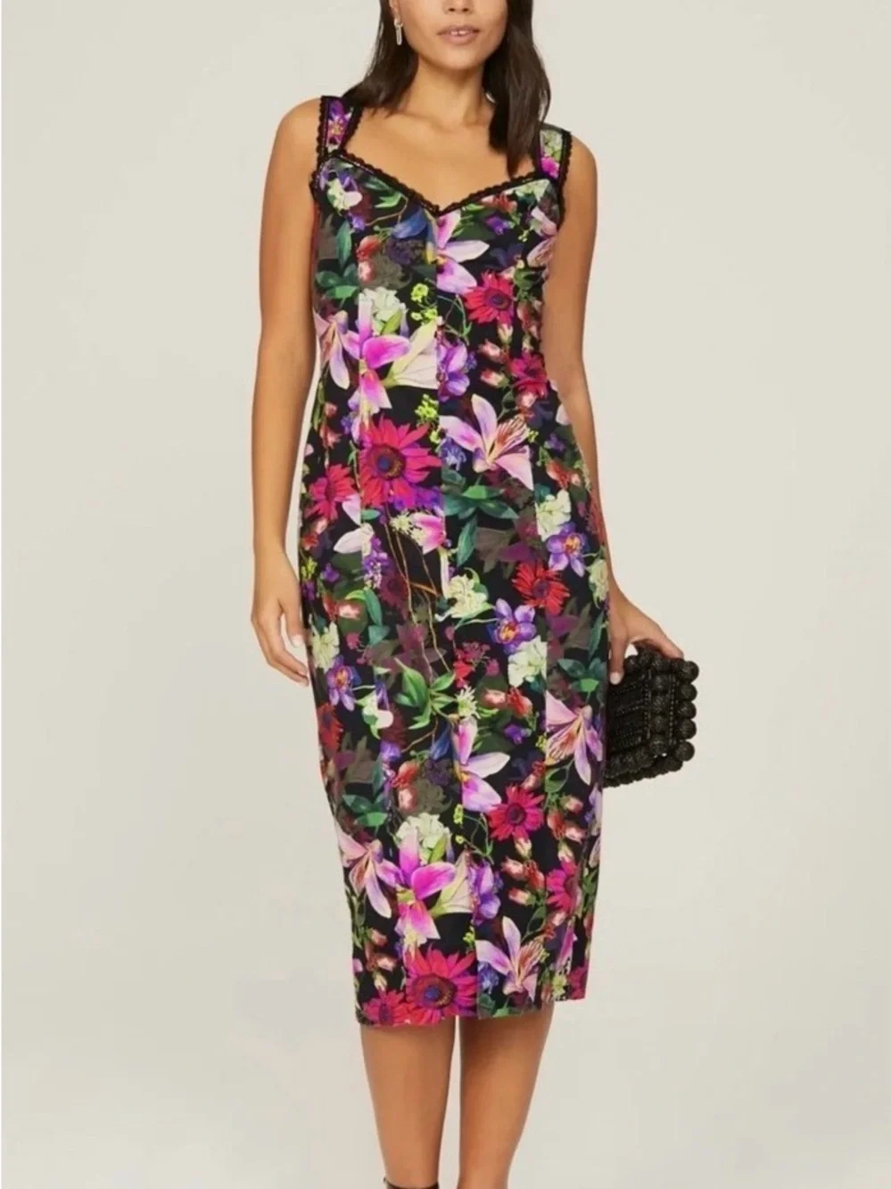 Marchesa Notte figure defining